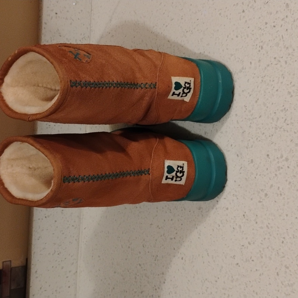 UGG Tan Kids Boots with Teal Sole. Size 6 Women - Picture 5 of 8